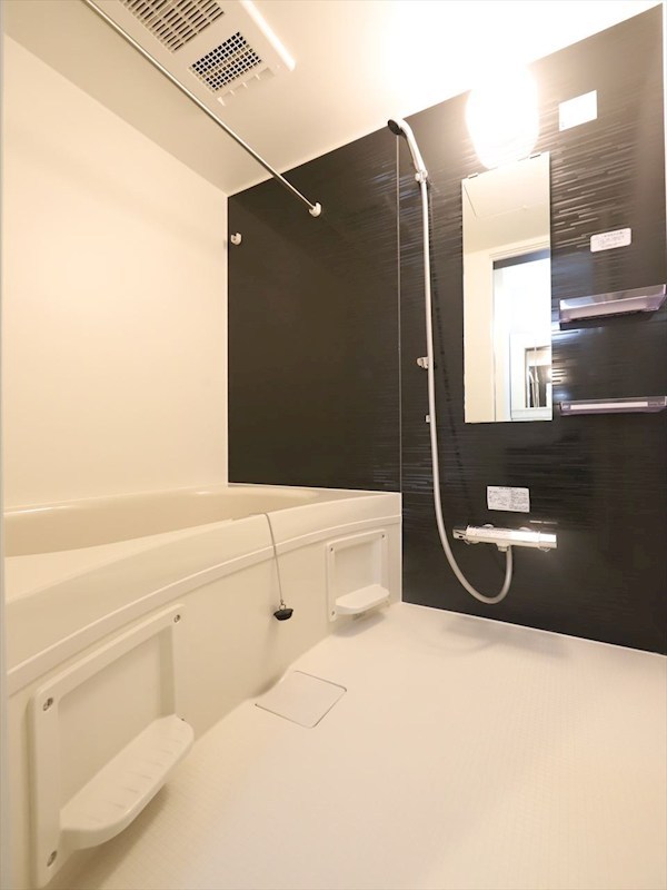 バス・シャワールーム　浴室暖房乾燥機付　追い焚き・オートバス機能付お風呂