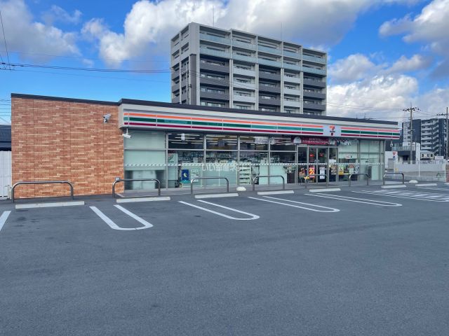 コンビニ　セブンイレブン防府八王子店（コンビニ）まで218m