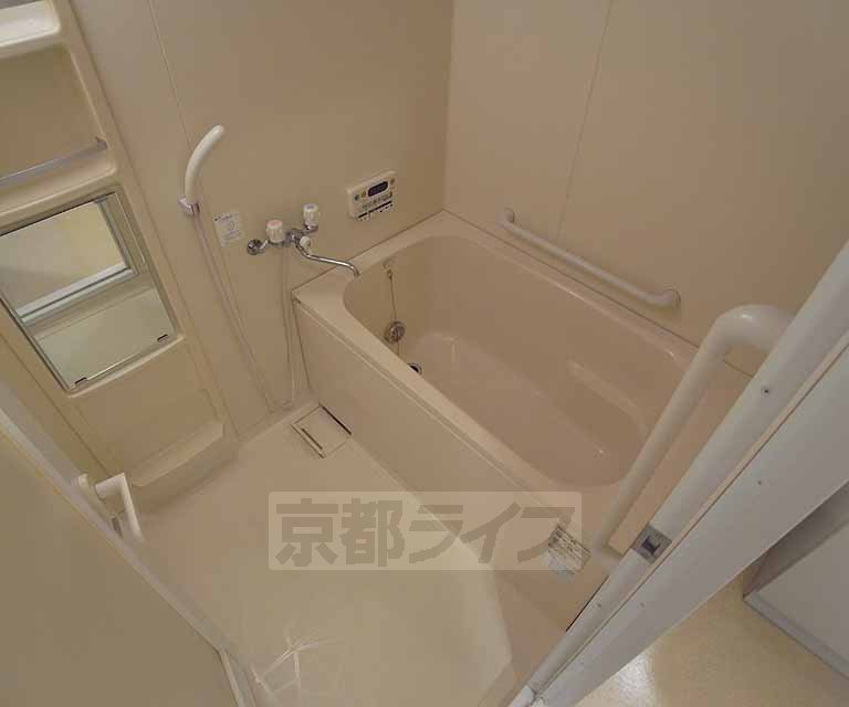 バス・シャワールーム　自動つきの肩までゆったり浸かれるお風呂です！