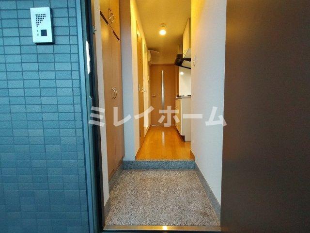 玄関　同建物内、別のお部屋の参考写真になります。