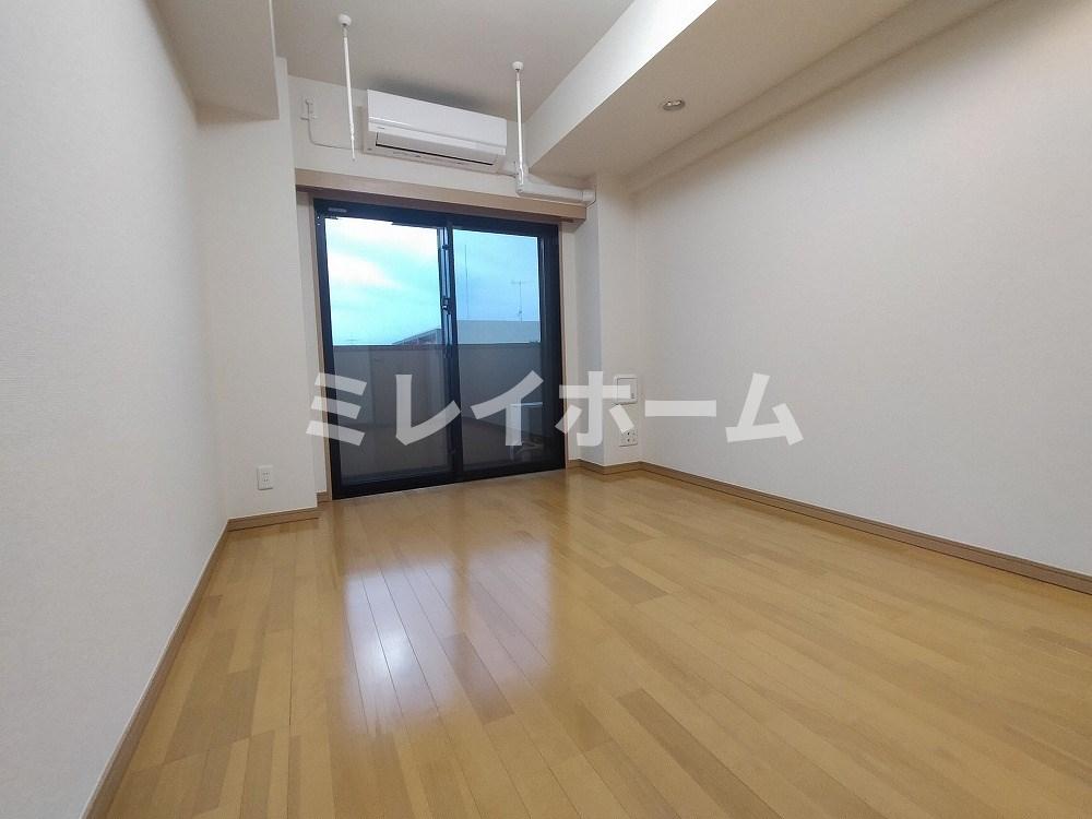 居室・リビング　同建物内、別のお部屋の参考写真になります。