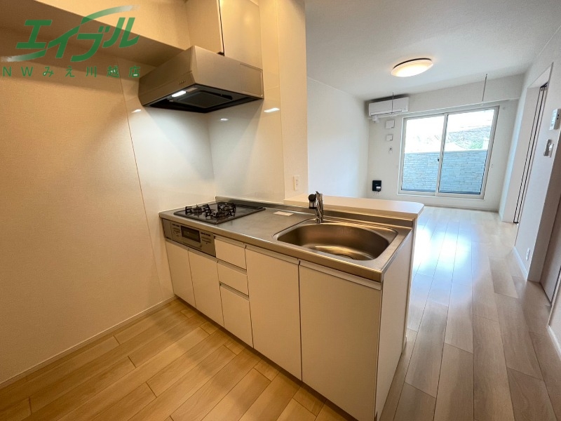 キッチン　同物件別室反転タイプ画像