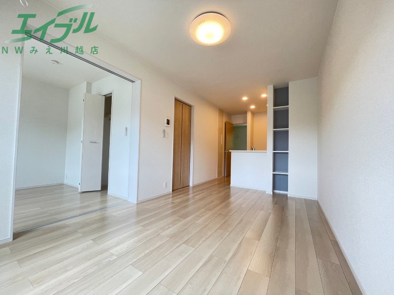 居室・リビング　同物件別室反転タイプ画像