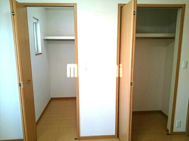 収納　ハンガーパイプ付きで衣服の収納にぴったりですよ！