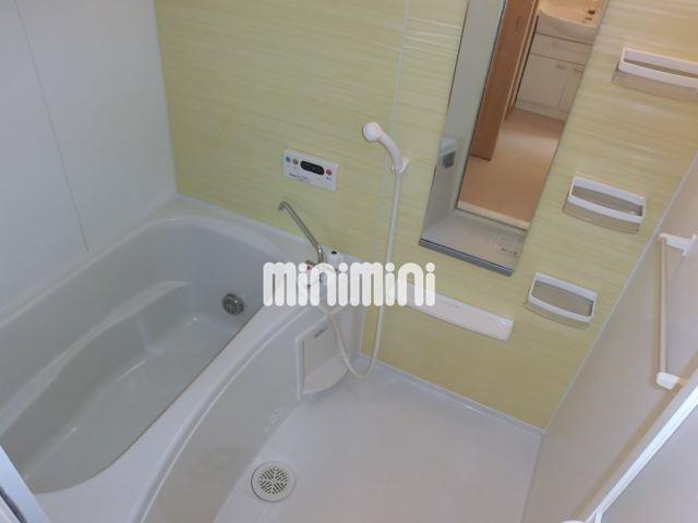 バス・シャワールーム　ゆったりとしたバスルームで１日の疲れを癒しませんか