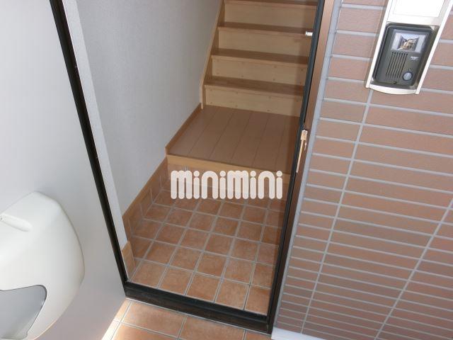 玄関　落ち着いた雰囲気の玄関スペースです。