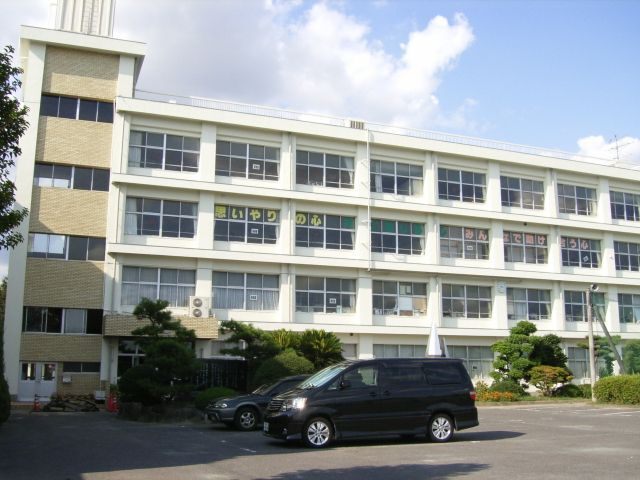 中学校　扶桑町立扶桑中学校（中学校）まで673m