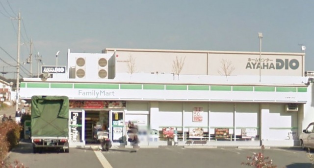 コンビニ　ファミリーマート彩都粟生南店（コンビニ）まで220m