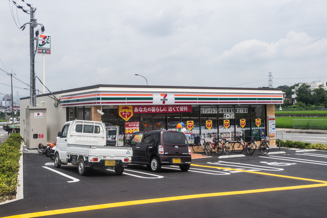 コンビニ　セブンイレブン枚方長尾荒阪2丁目店（コンビニ）まで1021m