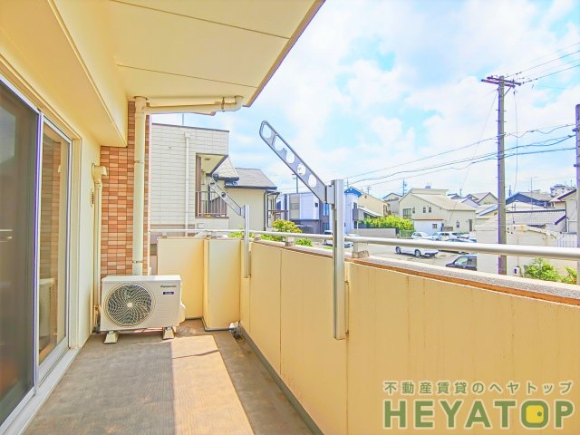 バルコニー　南向きの広々としたバルコニー（同仕様写真）