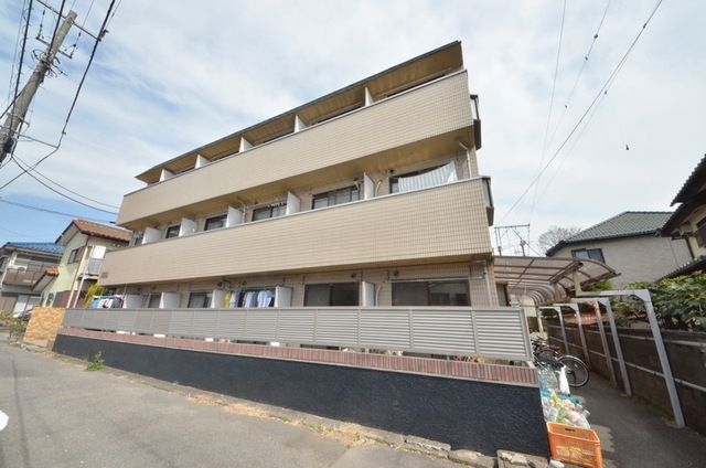 建物外観　閑静な住宅街に建っています♪