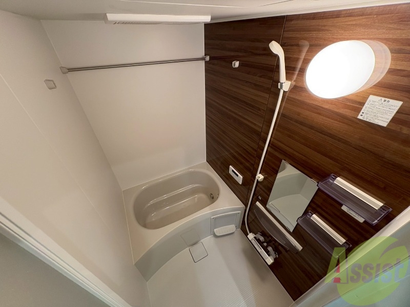 バス・シャワールーム　浴室は嬉しい浴室乾燥機付きでございます。