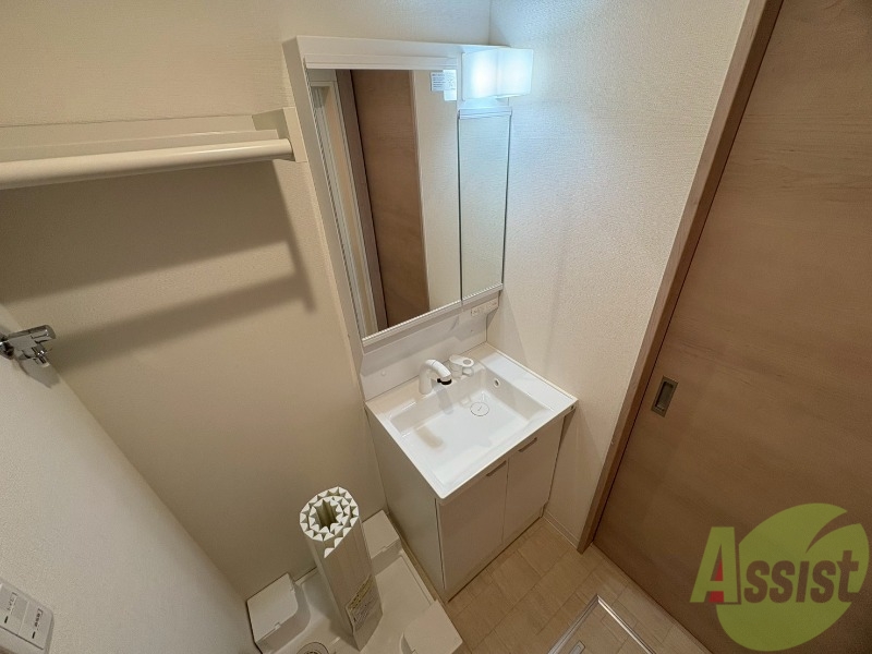 洗面設備　独立洗面台です。毎日の身支度が楽しみになりますね。