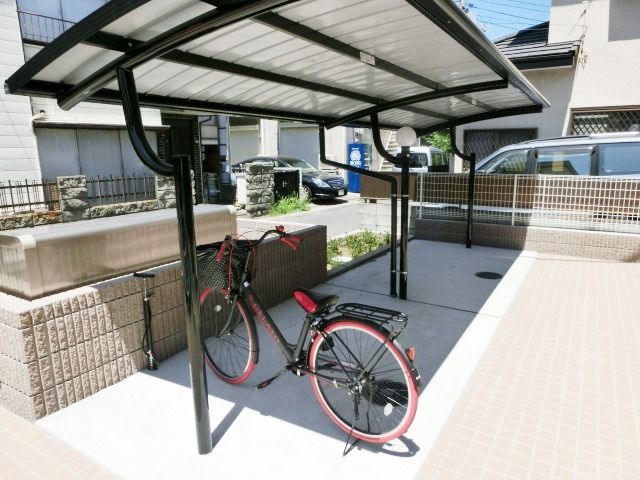 駐車場　敷地内駐車場２台　駐輪場ございます