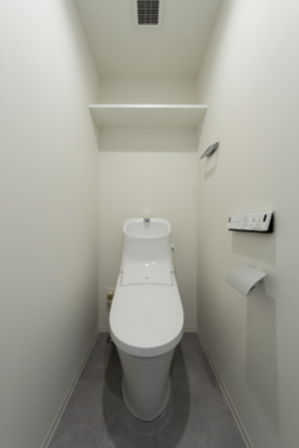 トイレ　※写真は同タイプ住戸です。