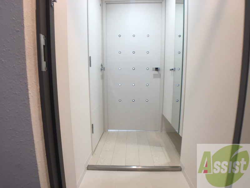 玄関　玄関の様子です。明るい印象ですね。気分もあがりそう。