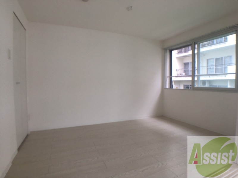 その他部屋・スペース　寝室はこちらです。光が差し込む、温かみのあるお部屋です。