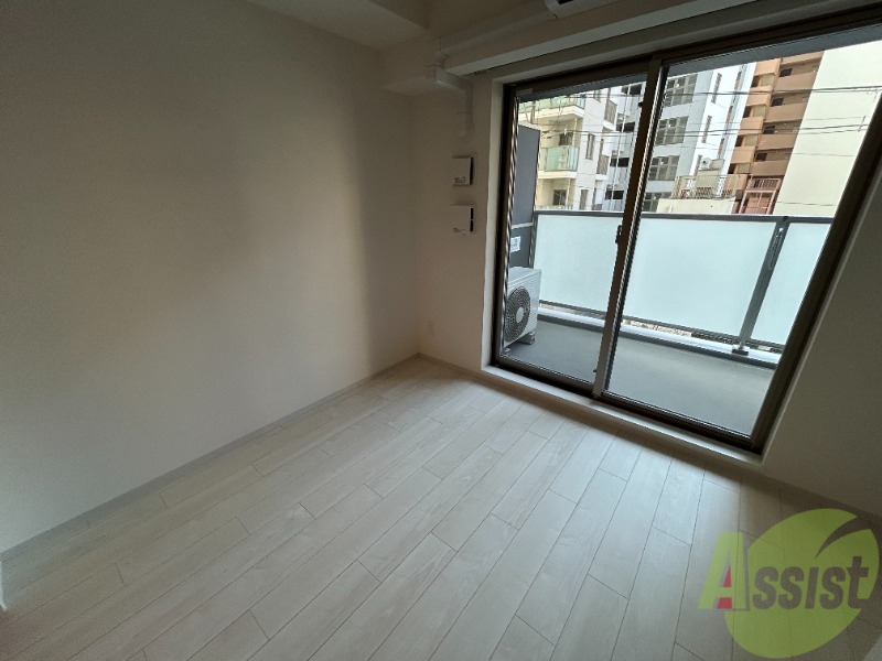 その他部屋・スペース　４．９帖の寝室です。窓が大きく、陽が良く入ります。