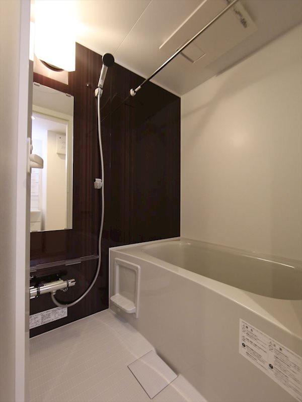 バス・シャワールーム　浴室暖房乾燥機付　追い焚き・オートバス機能付お風呂