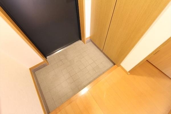 玄関　■別部屋イメージ写真