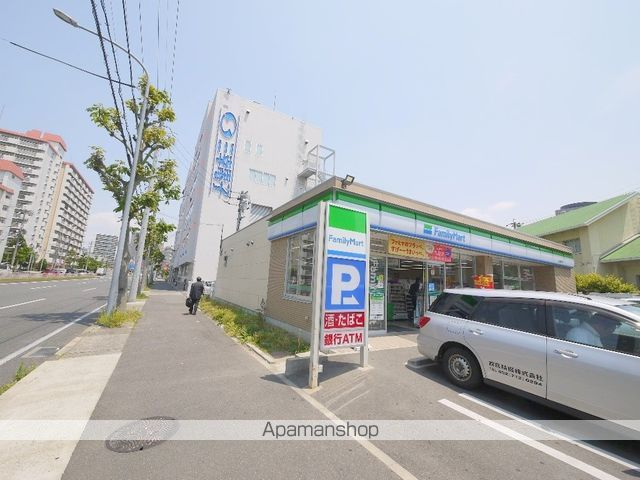 コンビニ　ファミリーマート（コンビニ）まで276m