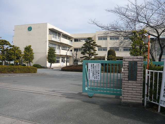 小学校　磐田市立磐田北小学校（小学校）まで667m