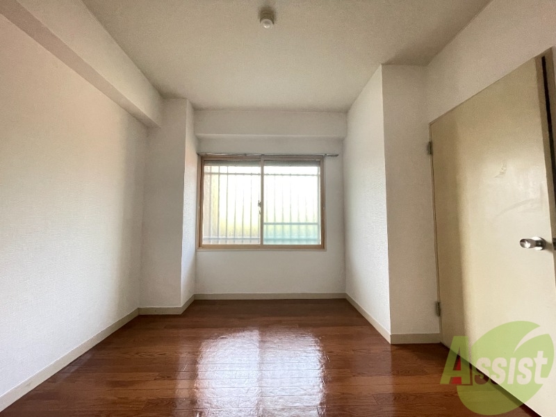 その他部屋・スペース　寝室になりそうな洋室です。シンプルで落ち着きますね。