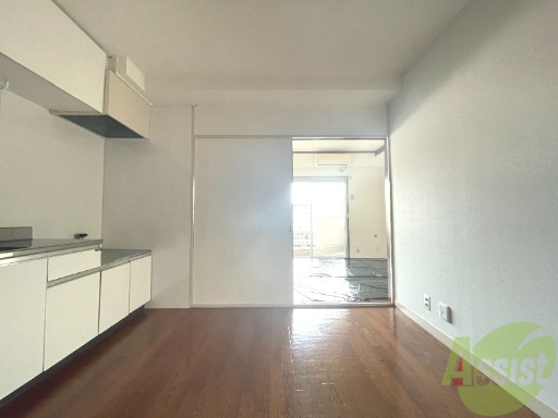 居室・リビング　６帖のＤＫです。冷蔵庫や食器棚を置けそうですね。