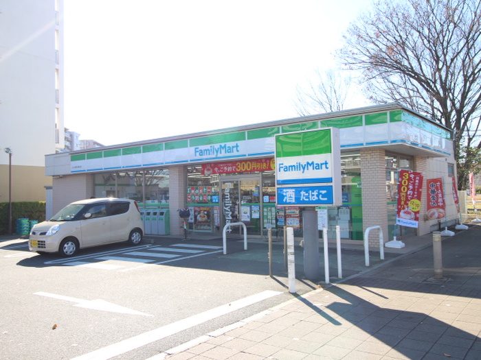 コンビニ　ファミリーマート ふじみ野上野台店（コンビニ）まで850m
