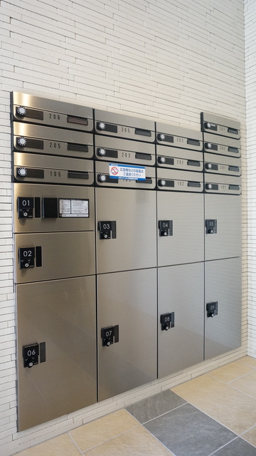 その他共有部分　外出時もお荷物をお受け取り可能な宅配ロッカー付です♪