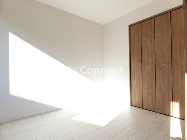 その他　３．８帖の洋室は寝室として使えます。