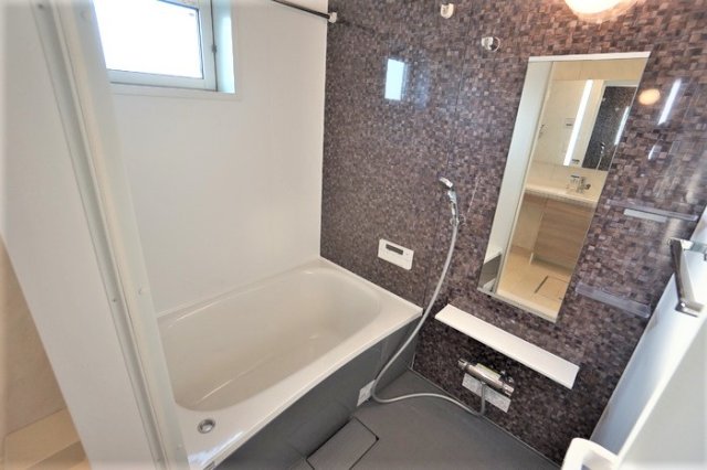 バス・シャワールーム　掲載写真は同型モデルを掲載しており実際のお部屋と仕様等が異な