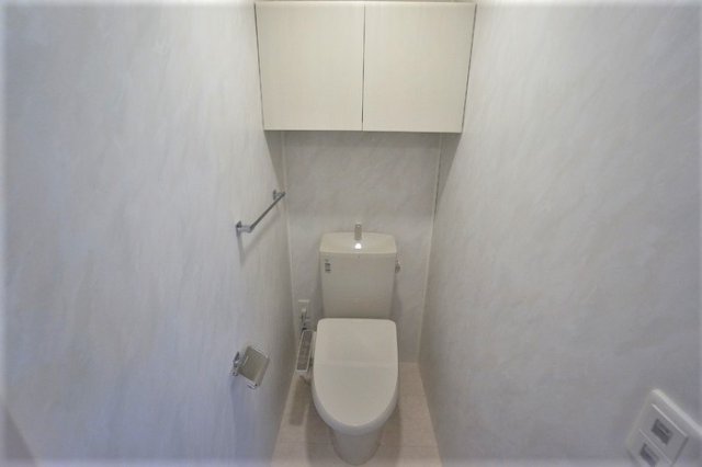 トイレ　掲載写真は同型モデルを掲載しており実際のお部屋と仕様等が異な