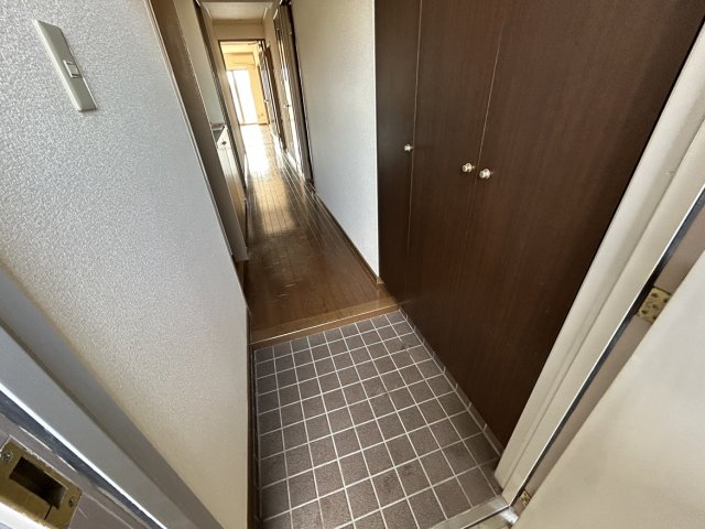 玄関　同物件別号室の写真です。
