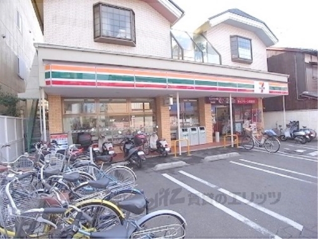 コンビニ　セブンイレブン宇治開町店（コンビニ）まで300m