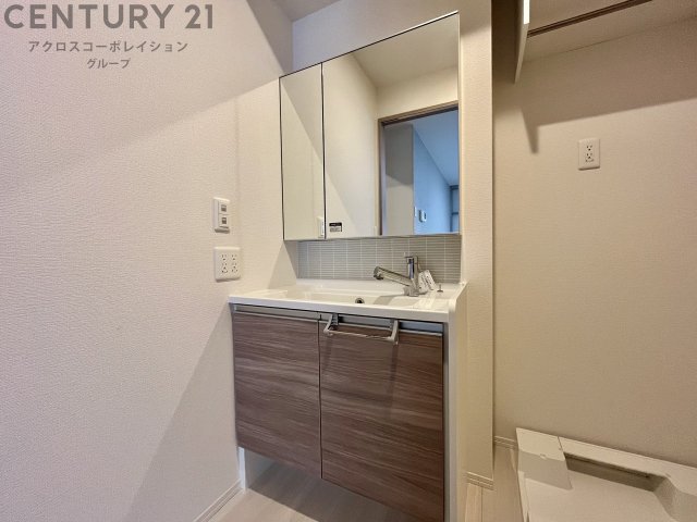 洗面設備　洗面所内に室内洗濯機置場がついてます！