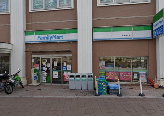 コンビニ　ファミリーマート（コンビニ）まで2001m