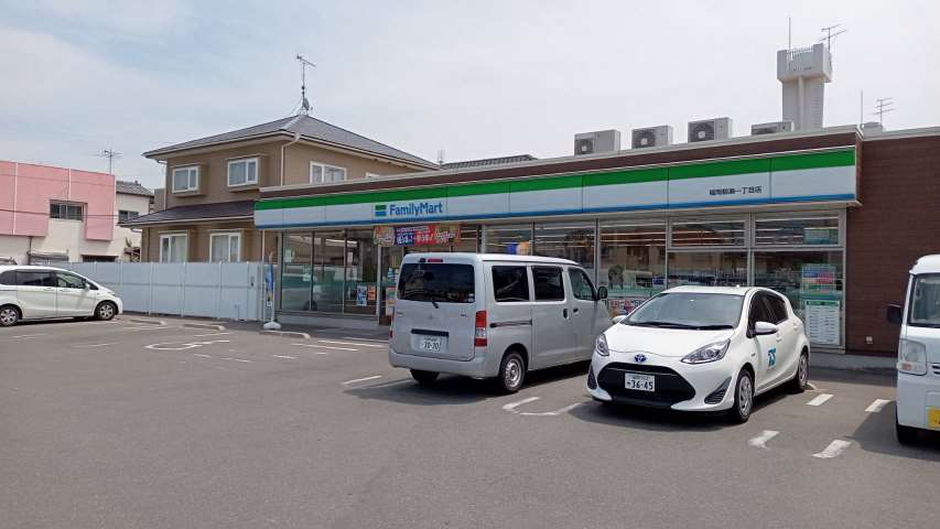 コンビニ　ファミリーマート福岡柳瀬一丁目店（コンビニ）まで299m