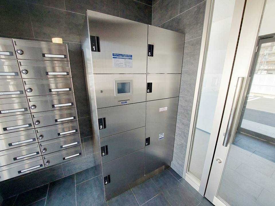 エントランス　宅配ボックス