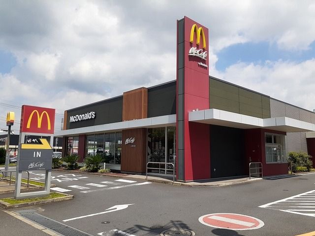 飲食店　マクドナルド４０８成田美郷台店（飲食店）まで270m
