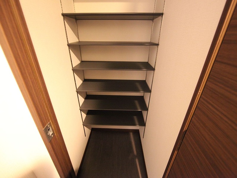 玄関　シューズクローク　イメージ写真