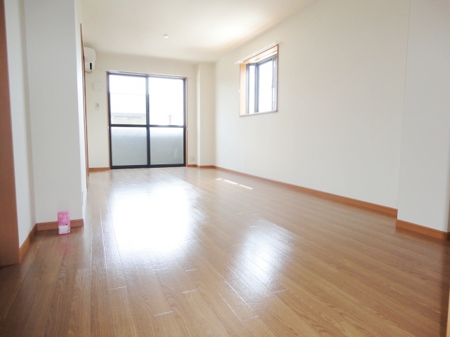 居室・リビング　こちらのリビングで趣味の時間をお楽しみください