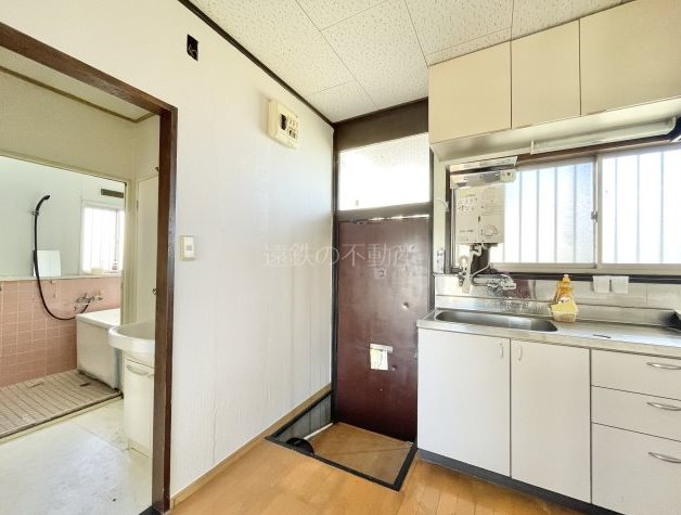 玄関　現況優先・参考写真