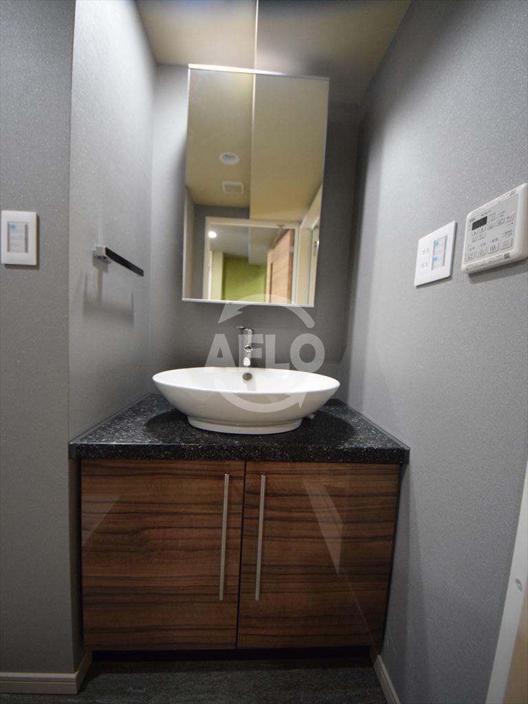 洗面設備　ファーストフィオーレ阿波座アクア　独立洗面化粧台