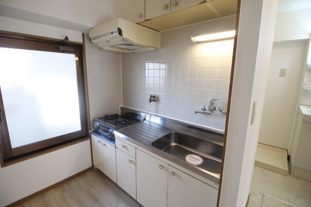 キッチン　同タイプのお部屋です