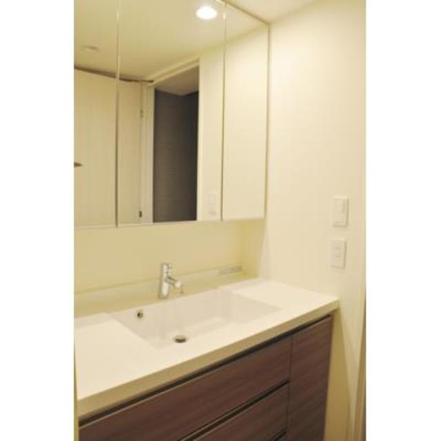 洗面設備　※写真は同タイプ住戸です。