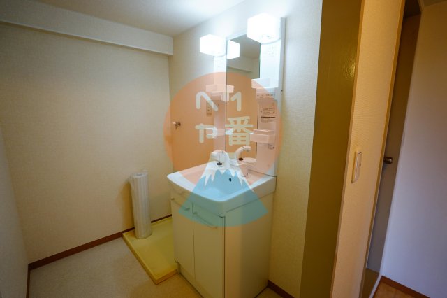 洗面設備　うれしい独立洗面台です　※参考写真です