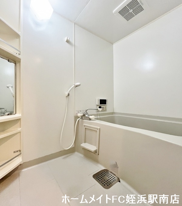 バス・シャワールーム　★浴室TV付きバスでゆったりバスタイムを♪★