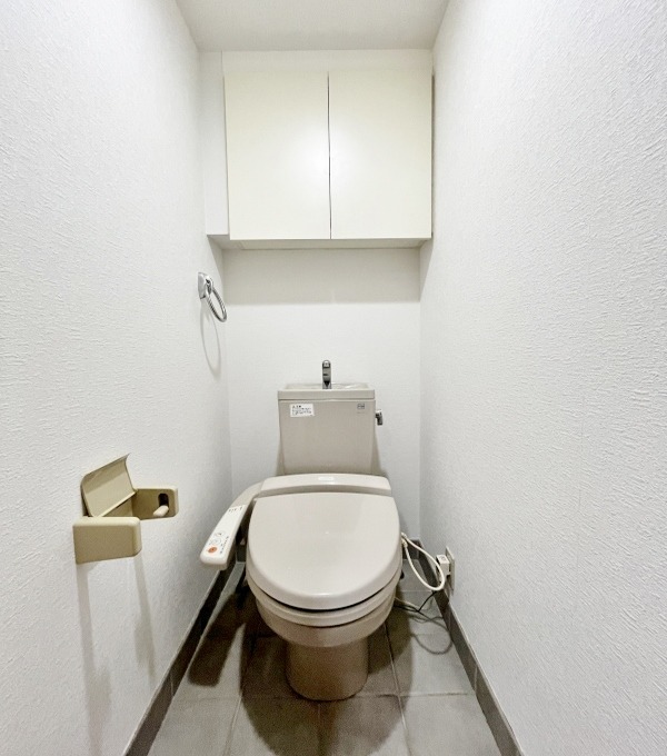 トイレ　★トイレには温水洗浄便座付き★