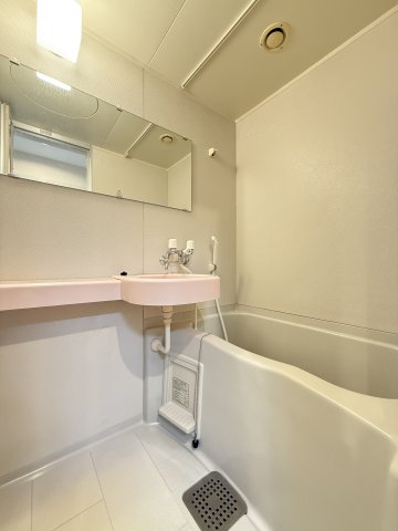 バス・シャワールーム　※画像は同物件別室となります。